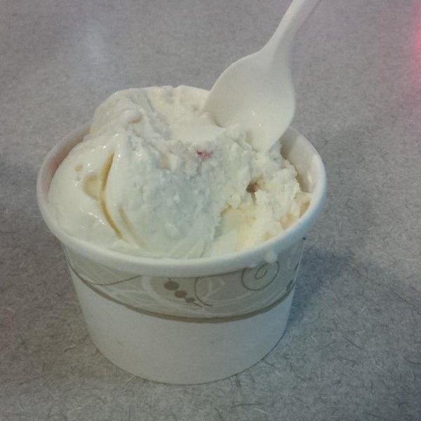 Photo taken at Chaps Ice Cream by Cecilia S. on 6/10/2014