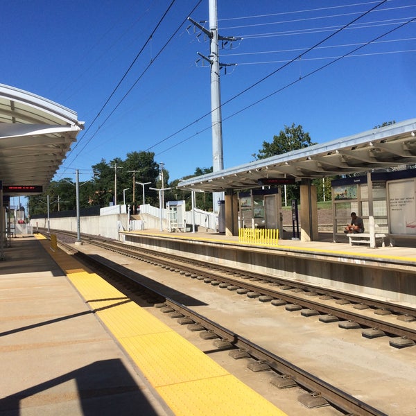 MetroLink Sunnen Station 30003062 Laclede Station Rd