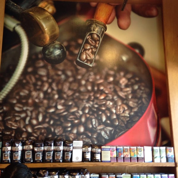 8/18/2014 tarihinde Albie H.ziyaretçi tarafından The Coffee Bean &amp; Tea Leaf'de çekilen fotoğraf