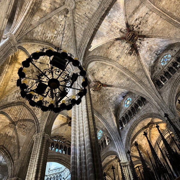 รูปภาพถ่ายที่ Catedral de la Santa Creu i Santa Eulàlia โดย Shoug Alajlan เมื่อ 2/29/2024
