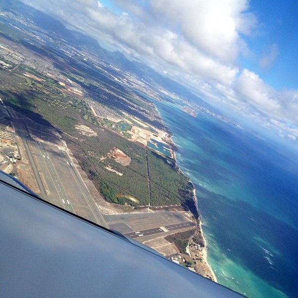 รูปภาพถ่ายที่ USO Hawaii&#39;s Airport Center โดย Daynah เมื่อ 11/7/2012