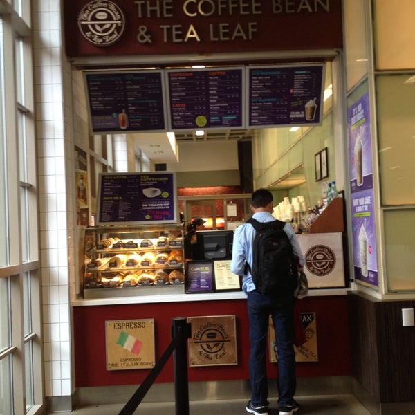 Photo taken at The Coffee Bean &amp; Tea Leaf by Daynah on 6/25/2013