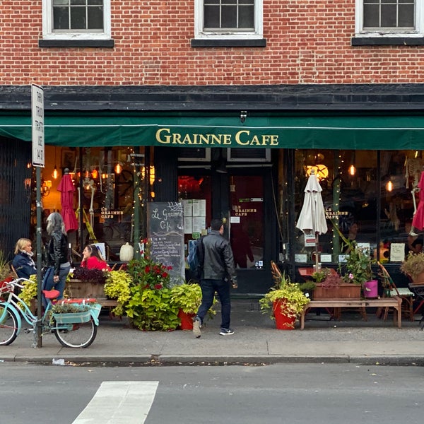 Photo taken at Le Grainne Cafe by Jose F. on 10/23/2019