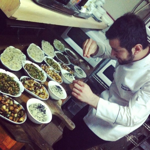 Foto scattata a Dai Pera Istanbul Cuisine da Volkan A. il 3/3/2014