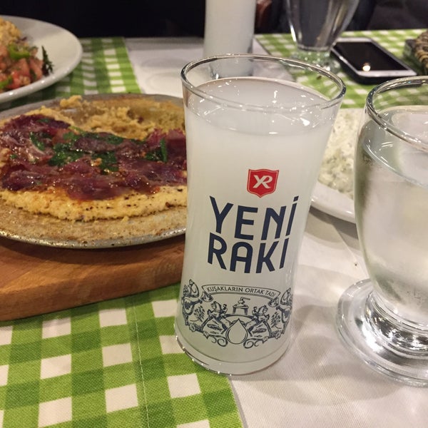Das Foto wurde bei Asma Altı Ocakbaşı Restaurant von H&amp;U am 10/27/2017 aufgenommen