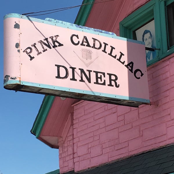 Foto tirada no(a) The Pink Cadillac Diner por Lucas H. em 5/18/2017