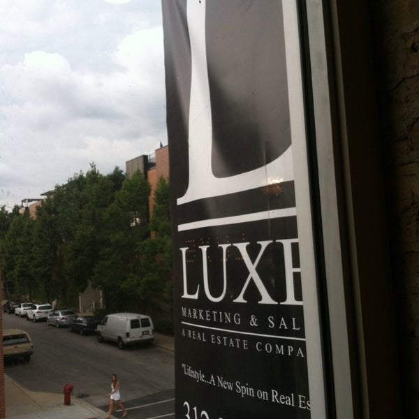Foto tomada en Luxe Marketing and Sales - A Real Estate Company  por Marquita B. el 12/20/2013