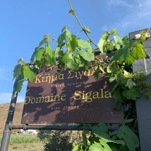 Photo taken at Domaine Sigalas by oyabibin on 5/31/2019