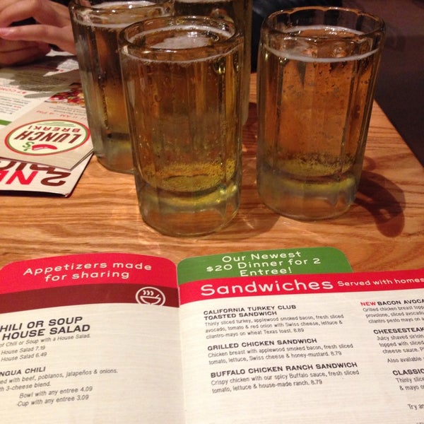 Photo taken at Chili&#39;s Grill &amp; Bar by Alessandra R. on 12/11/2013