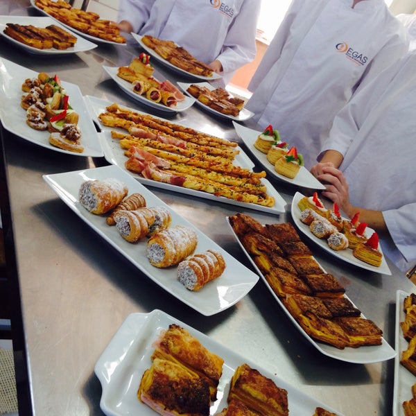 Photo taken at Escola de Gastronomia Aires Scavone (EGAS) by SORATO L. on 1/20/2015