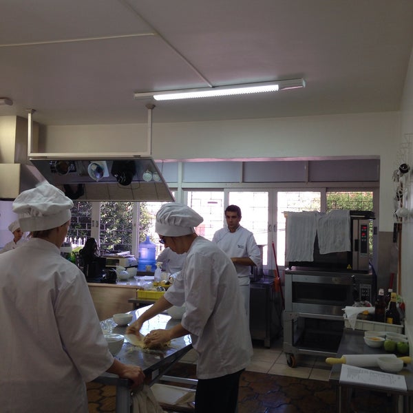 Foto tirada no(a) Escola de Gastronomia Aires Scavone (EGAS) por SORATO L. em 1/23/2015