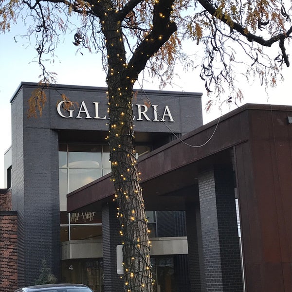 รูปภาพถ่ายที่ Galleria Shopping Center โดย Joan F. เมื่อ 10/21/2022