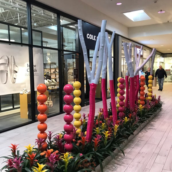 รูปภาพถ่ายที่ Galleria Shopping Center โดย Joan F. เมื่อ 4/8/2022