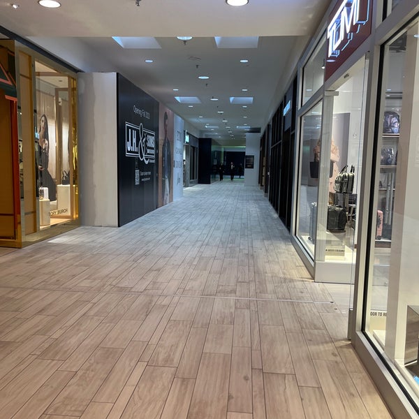รูปภาพถ่ายที่ Galleria Shopping Center โดย Joan F. เมื่อ 11/5/2023
