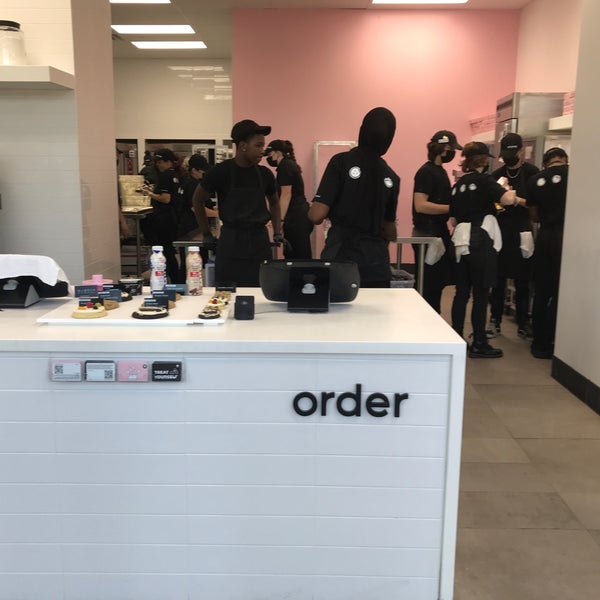 Crumbl Cookies Bakery in Edina