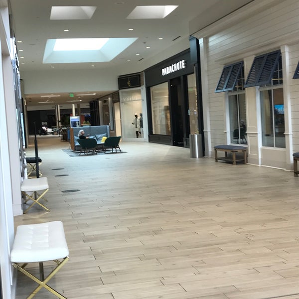รูปภาพถ่ายที่ Galleria Shopping Center โดย Joan F. เมื่อ 6/4/2022