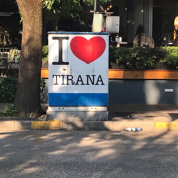 Foto tirada no(a) The Tea Room Tirana por Altuğ Ç. em 7/26/2019