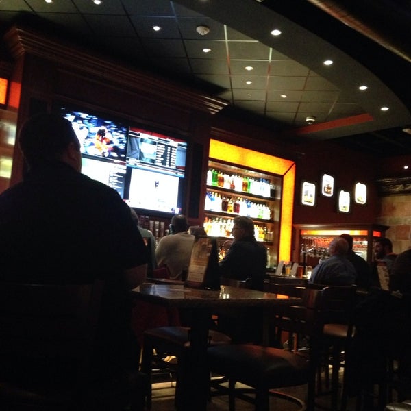Photo taken at BJ&#39;s Restaurant &amp; Brewhouse by Óscar Y. on 11/26/2013