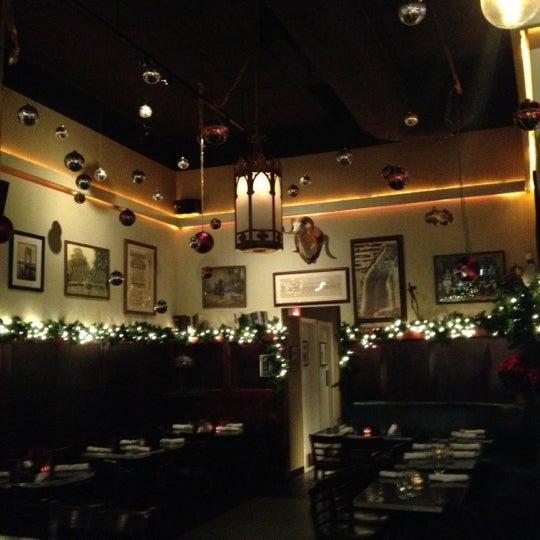 Photo taken at Maxwell&#39;s Bar &amp; Restaurant by Jenn C. on 12/5/2012