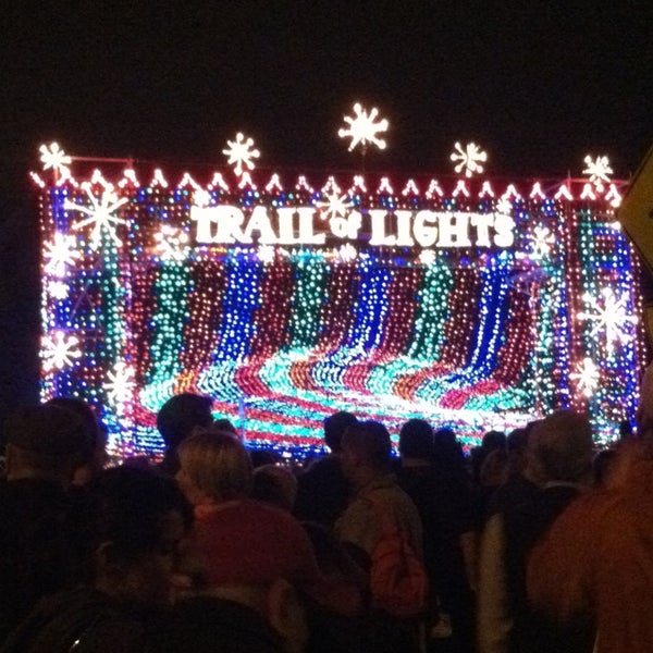 Foto tirada no(a) Austin Trail of Lights por Jonathan S. em 12/23/2012