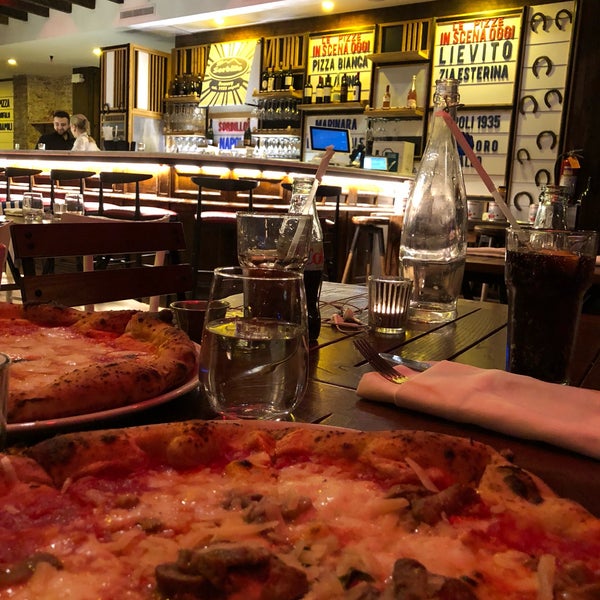 2/5/2018 tarihinde Hasan A.ziyaretçi tarafından Sorbillo Pizzeria'de çekilen fotoğraf