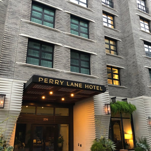 Photo taken at Perry Lane Hotel, a Luxury Collection Hotel, Savannah by Hasan A. on 4/12/2020