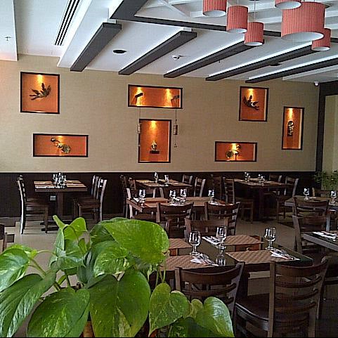 10/4/2013 tarihinde Kriti A.ziyaretçi tarafından Tangerine Restaurant'de çekilen fotoğraf