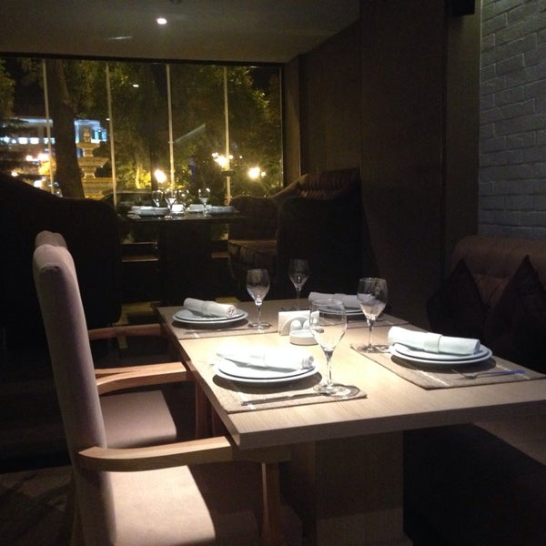 10/8/2013 tarihinde Mutallim A.ziyaretçi tarafından SKETCH Restaurant &amp; Lounge'de çekilen fotoğraf