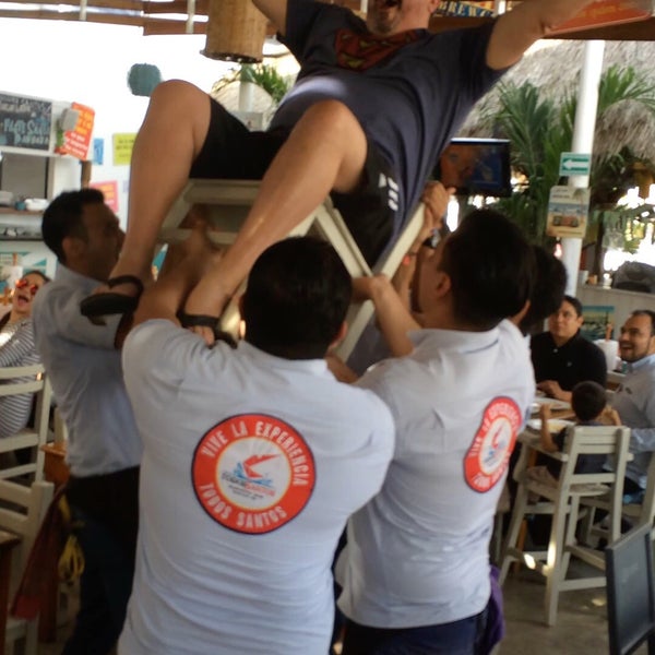 Foto diambil di Todos Santos Mariscos Bar oleh Andres H. pada 7/10/2018