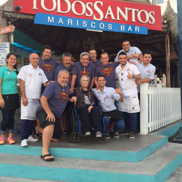 รูปภาพถ่ายที่ Todos Santos Mariscos Bar โดย Andres H. เมื่อ 7/10/2018