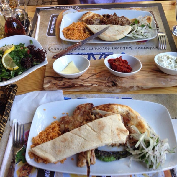 Снимок сделан в Safir Ocakbaşı ve Restaurant пользователем Denis K. 3/24/2015