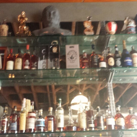 2/5/2015 tarihinde Adrienne B.ziyaretçi tarafından Snake Pit Alehouse Whiskey Bar &amp; Kitchen'de çekilen fotoğraf