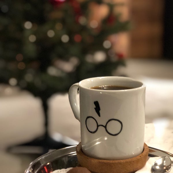 Foto scattata a Muggle’s Coffee Roastery Özlüce da İrem Y. il 12/20/2018