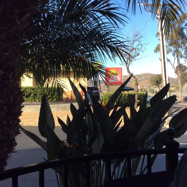 Del Taco Fast Food Restaurant in Santee