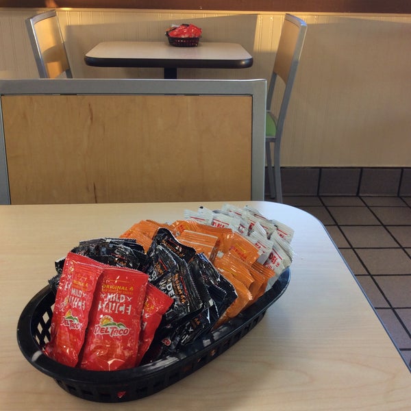 Del Taco Fast Food Restaurant in Santee