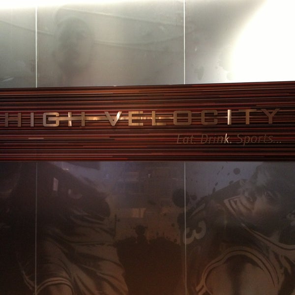 รูปภาพถ่ายที่ High Velocity โดย Joe B. เมื่อ 3/26/2013