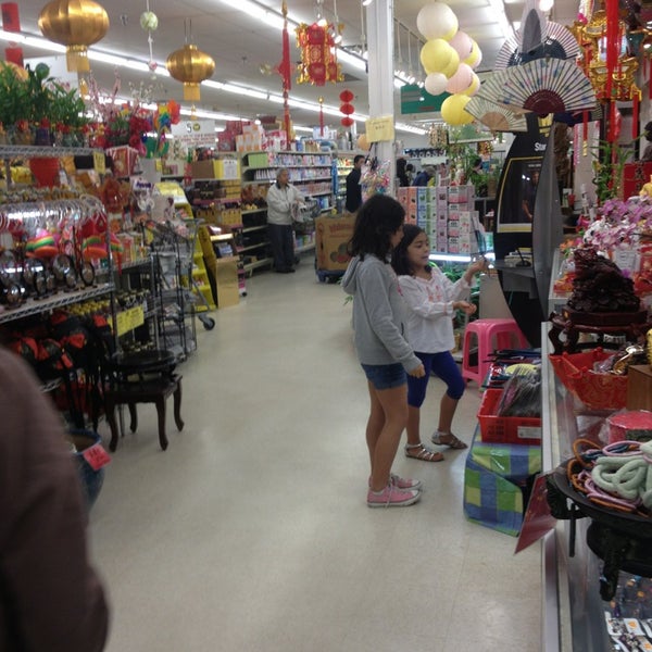 10/12/2013 tarihinde Joe B.ziyaretçi tarafından Grand Asia Market'de çekilen fotoğraf