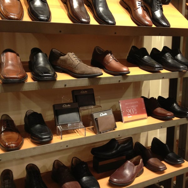 clarks shoes naperville