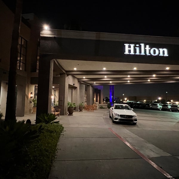 Photo taken at Hilton Phoenix Airport by Oasisantonio on 5/31/2022