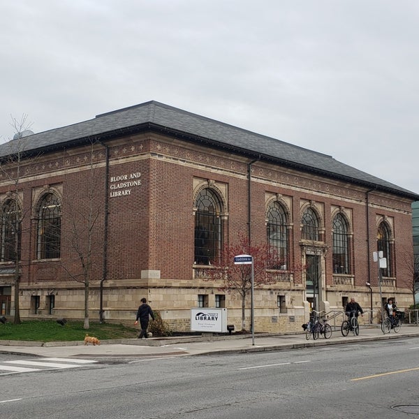 Foto tirada no(a) Toronto Public Library - Bloor Gladstone Branch por Oasisantonio em 5/7/2019