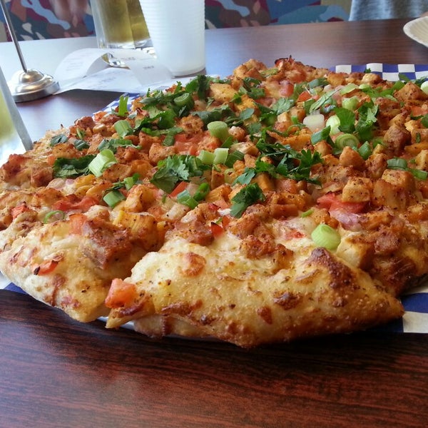Снимок сделан в Bombay Pizza House пользователем Alex C. 5/23/2014