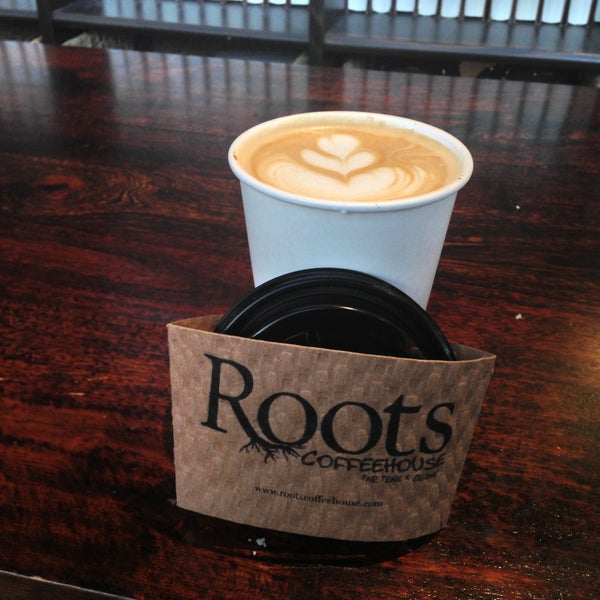 4/21/2013 tarihinde Nick G.ziyaretçi tarafından Roots Coffeehouse'de çekilen fotoğraf