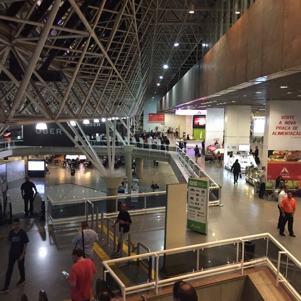 5/18/2017 tarihinde Vinicius N.ziyaretçi tarafından Aeroporto Internacional de Brasília / Presidente Juscelino Kubitschek (BSB)'de çekilen fotoğraf