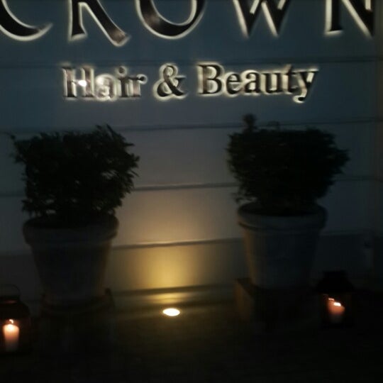 Снимок сделан в Crown Hair &amp; Beauty пользователем Jeeves J. 1/25/2014