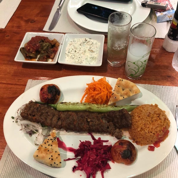 รูปภาพถ่ายที่ Katatürk Turkish Restaurant โดย Serdar T. เมื่อ 10/25/2018