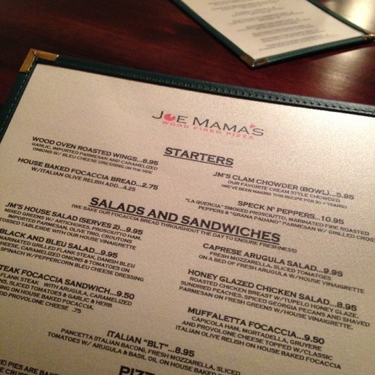 รูปภาพถ่ายที่ Joe Mama&#39;s Pizza โดย glenn s. เมื่อ 10/3/2012