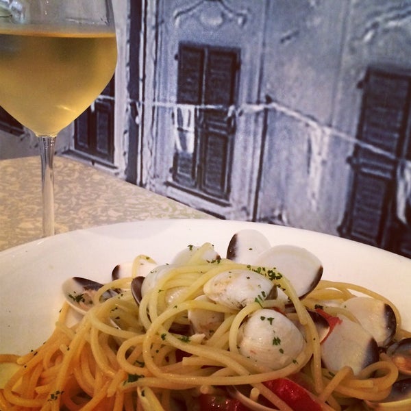 Das Foto wurde bei Buongiorno Italian Restaurant von Mori H. am 6/15/2014 aufgenommen