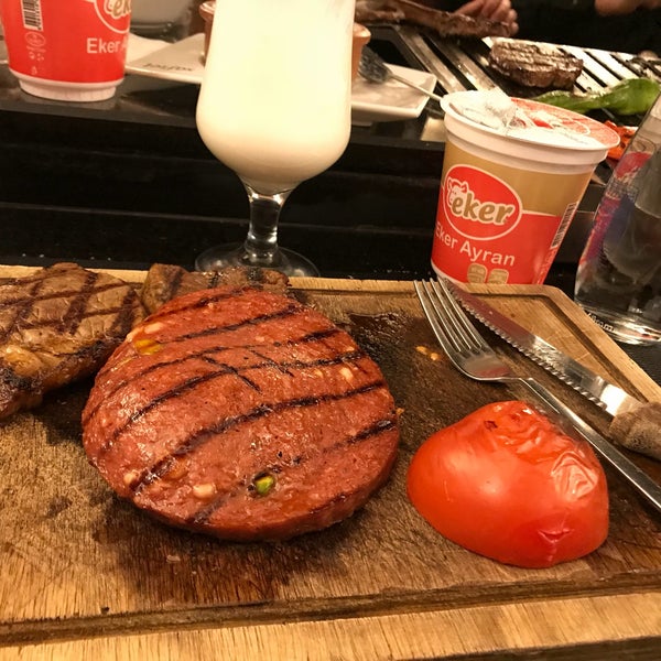 รูปภาพถ่ายที่ Safiet Steakhouse โดย Şeyma ❤️ Burak เมื่อ 1/26/2018