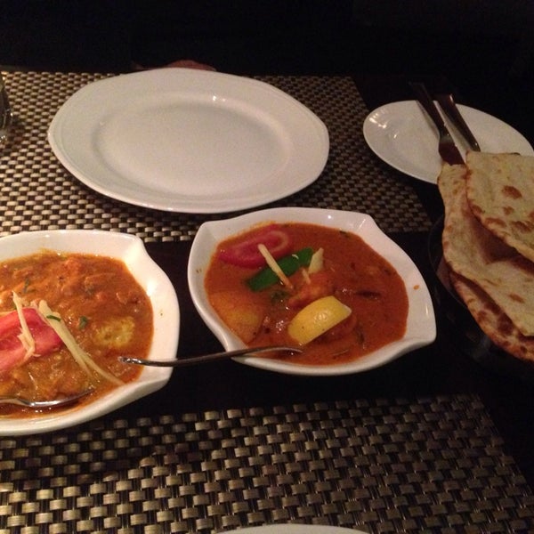 Photo prise au Jashan Celebrating Indian Cuisine par Sheena Y. le4/7/2014