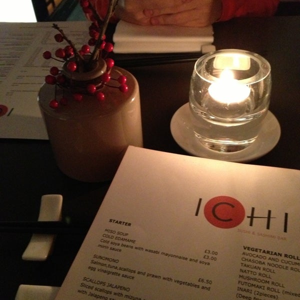 Foto tirada no(a) Ichi Sushi &amp; Sashimi Bar por Amanaci G. em 12/25/2012